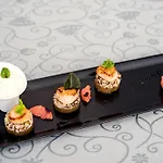 Hotel Logis Les Cedres Bleus 2*