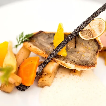 Logis Les Cedres Bleus Hotel 2*