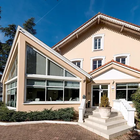 Hotel Logis Les Cedres Bleus