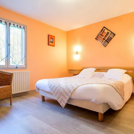Hotell Logis Les Cedres Bleus 2*