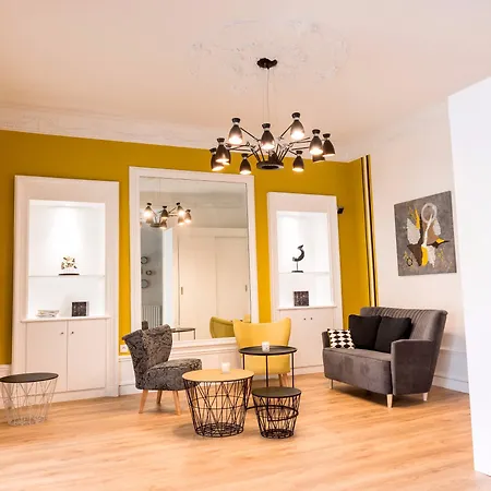 Logis Les Cedres Bleus Hotel